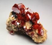 Quebul Fine Minerals / gemmy VANADINITE | 빈티지