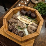 📍청와옥 순대 맛집. 쫀득한 순대. 먹어본 순대 중에 가장 쫀득했다. 수육은 야들야들하니 살살 녹으면서도 쫀득한 부위는 쫀득쫀득했다.... 