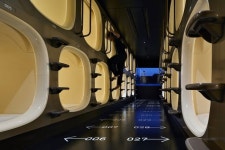 캡슐 호텔에서의 9시간의 재충전 시간;일본 나인 아워스 캡슐 호텔(Nine Hours Capsule Hotel)/Naruse Inokuma Architects 캡슐... 