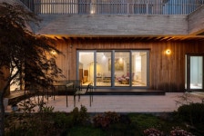 익숙한 풍경의 마당집: 해안동 주택