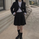 176 次赞、 2 条评论 - anyone more(애니원 모어) (@anyonemore_kr) 在 Instagram 发布：“뮤 가을 자켓 스커트 세트 black ♥”