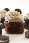 Chocolate Cookies and Cream Cupcakes | 요리법