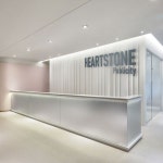 Recepción Heartstone Publicity | 인테리어 사무실, 디자인 데스크, 상점 내부 디자인