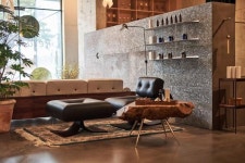 모던빈티지 스타일의 80평 가구 쇼룸, 인테리어 편집샵 모던빈티지 스타일의 80평 가구 쇼룸, 인테리어 편집샵 | Lounge chair, Eames... 