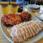 Instagram의 푸드민섭님: “⠀ 더운날에 보쌈+맥주 싹~~~ 존맛탱 #보쌈맛집 다녀왔다😍 #성수동 #희정보감족 ⠀ ✔ 사장님이 25년경력 족발+보쌈... 