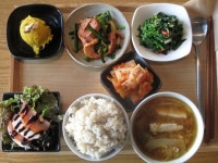 2012년 12월 12일 수요일 그때그때밥상입니다. 안녕하세요~ 슬로비 입니다. 오늘은 굴 순두부 찌개, 탕평채, 된장 청경채 나물, 모듬 채소 볶음... 