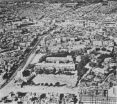 왼쪽 길 건너가 지금의 신포국제시장 1964 인천시 전경 신흥초등학교오ㅏ 답동성당이 보인다. 왼쪽 길 건너가 지금의 신포국제시장 | 역사... 