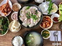 단돈 9천원에 ‘국밥+수육’ 한가득 내어주는 ‘대혜자’ 부산 국밥집 | 식품 아이디어, 밥, 음식 사진