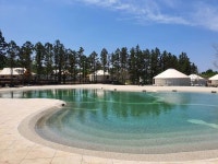 그것은 바로 스타빌 Nature Pool🏖 지중해 해변을 쏙 빼닮은 스타빌 Nature Pool에서 시원하게 물놀이를 즐겨보세요!... 