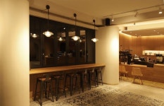 부산 로스터리 까페 인테리어 독특한 공간 경험