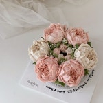 소중한 시부모님 생신이라 준비한 #앙금플라워떡케이크 너무너무 예쁘 | Floral wreath, Floral, Decor