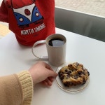 #유주얼 가끔 해줘야하는 유주얼 쿠키 잔치 🍪🎉 새로나온 브레드쿠키(카야잼 들어간) 맛있었어요 💛 . . . 상쾌한 날씨덕에 기분이... 