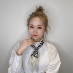 아이메이크업포인트💕 . . . 헤어도 지선쌤의 스타일리쉬한 똥머리로 느낌up . … - 2020(이미지 포함) | 데일리 메이크업, 포인트 메이크업