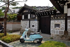 좋아요 149개, 댓글 1개 - Instagram의 권일민(@bukak123)님: A street view in Bukchon, Seoul, Korea (북촌 거리 풍경, 서울... 