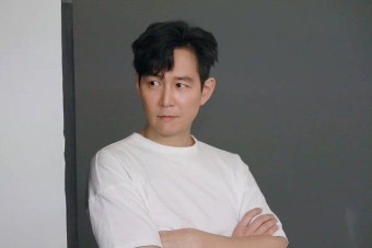 jas ✨ su Twitter: "the AUDACITY of lee jung jae to look this good just wearing a plain white shirt https://t.co/0mg54ELRzI" / Twitter | Jae lee, Novios, Viejitos