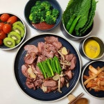 저녁은 마늘 버섯 넣고 오리고기굽굽🍄 내가 좋아하는 깻잎에 싸먹으니 맛있네😋 . 요번주는 등교주간이였는데 확진자가 계속나와... 