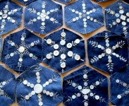 Ive started working on the above denim snowflakes using buttons that Ive been holding onto for years.........Im beginning to feel ..... 