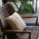 1. 비오는 수요일 집앞 카페에서 #85랩 #크로쉐쿠션 이번주 입고 됩니다^^ 2. 감사블랭킷 입고가 금속 아프간 바늘 수입이 조금 늦어지는 관계로... 