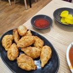 #춘천팬더하우스 이런 떡볶기집 얼마 안남은듯 약간달달한스타일 딱 봐도 맛있는 만두~ 언제나 쉬는날은 #자유빵집2호점