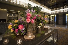 포토테이블로도 사용되는 리셉션홀 장식입니다. #Nicolaibergmann #Fourseasonsseoul #wedding #Bridalroom #weddingflowers #Bride #Flowers... 