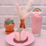 #홍대 #디저트연구소 #카페 #디저트그램 #먹스타그램 #게이크 #스무디 #무지개 #선인장 #복숭아 #네온 #핑크 #일상... 