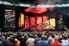 Pin by 윤 정 on concert stages | Event stage, Stage design, Stage set