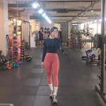 Instagram의 🎀 ᔕᑌᗰIᑎ🎀님: “#운동#끝#운동하는여자#😇#깨알지니찾기” - 2020 | 운동하는 여자, 운동