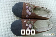 구절초 사계구절초 개미취 봄까치꽃 제비꽃 봄맞이꽃.. 실내화 덧신 꽃자수 : 네이버 블로그 in 2020 | Minnie ears headband... 