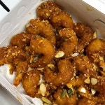 Instagram의 치 즈님: “속초 중앙시장에서 닭강정만큼이나 핫하다는 새우강정🍤을 인생식탁에서 판매하길래 주문해봤어여❗️보기만해도... 