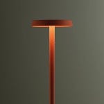 Flat. That sums up the new tabletop lamp “Flat” from Vibia @vibialight with its snake-like rise to a small flat circular hood or a... 