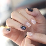 [#유니스텔라트랜드] ✨ ▶ [PRISM NAILART] ◀ #프리즘 느낌의 #네일아트는 #블랙컬러 와 #유리조각네일 을 #레이져네일 느낌은 #투명한 네일바디... 