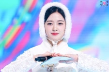 [포토스케치] 고운 한복 차려입고! ‘성찬×유진’이 전하는 새해인사♡ - 유진 [포토스케치] 고운 한복 차려입고! ‘성찬... 