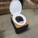 compost toilet에 있는 목공방솥비 춘천님의 핀 - 2020