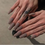 Nails에 있는 중졸 김본님의 핀