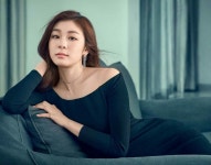 Queen Yuna에 있는 야옹교주님의 핀 | 유명인, 여성 형태, 핀업