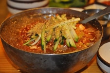 강원도 춘천 삼천사거리 춘천명물닭갈비집에 묵밥 6천원...20130707