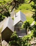 NorwayDesigned by Reiulf Ramstad Arkitekter, these Micro Cluster Cabins are located in Herfell,… | 건축, 작은 집, 집 외관