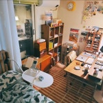 하루를 마감하는 이 시간대의 내 방을 나는 가장 좋아한다. 좋아하는 음악 플레이리스트를 틀어두고 이런 저런 생각에 잠기는 밤. 걱정도... 