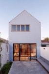 예쁜 박공지붕이 인상적인 집! 행복한 가족의 러브 하우스 : 네이버 포스트 | House exterior, House design, Modern exterior