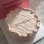 가게 (@romantic_standard_staff) 在 Instagram 发布：“12.05 🍓 #딸기생크림케이크#cake #엄마사랑해요 ❣️ #로맨틱스탠다드 ❣️”