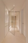 30평대 아파트 현관 화이트 유리 중문 인테리어