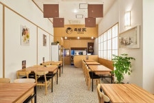 화이트&우드톤의 깔끔한 17평 족발집 인테리어 (강서구 내발산동)
