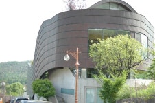 일본드라마 촬영지로 유명한 성남시 수정구 고등동492-3 번지 (주)메디피아 본사 정면