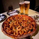 다른 피자들도 맛있지만... 쉬림프 갱스터가 진짜 맛있어요... 매번 갈 때마다 쉬림프 도전했지만 재료소진으로 거절당하다가 드디어... 