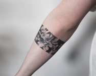 Hongdam 홍담 on Instagram: “cherry blossom, healed #cherryblossom #tattoo #hongdam #타투 #홍담” | Tatuagem de... 