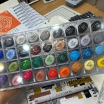 코픽마카의 닙은 일회용이 아니고 교체와 리필이 가능해서 환경에도 좋을것같아요. 알콜마카이기때문에 전용마카지가 아닌 일반 도화지에... 