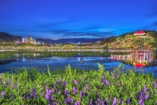 “밤하늘에 피는 불빛 정원”… 2025 경주 형산강 연등문화축제 개막