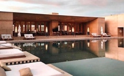 Épinglé par 수연 고 sur 덕명동 카페 | Piscine