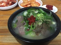  공덕역에서 친구와 만나 저녁을 먹자고 공덕초등학교 뒷골목 서울 서부지방법원 까지 골목을 걸으며 맛집을 찾는다. 요즘 날씨는... 