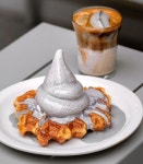 ⊲ Cake & Drink ⊳에 있는 𝕍𝕖𝕟𝕦𝕤님의 핀 | 식품 아이디어, 베이킹 레시피, 과일 디저트